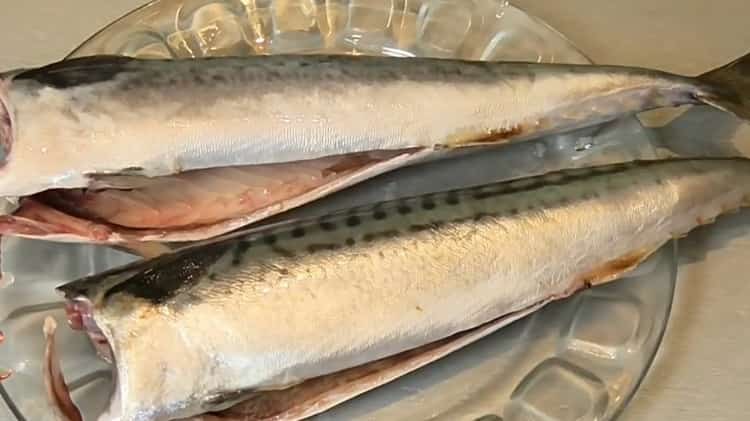 Per la preparazione di conserve di pesce a casa. lavare e scongelare gli ingredienti