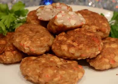 Cotoletta di bastoncini di granchio secondo una ricetta passo passo con foto