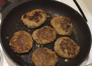 Polpette di carne tritate secondo una ricetta passo passo con foto