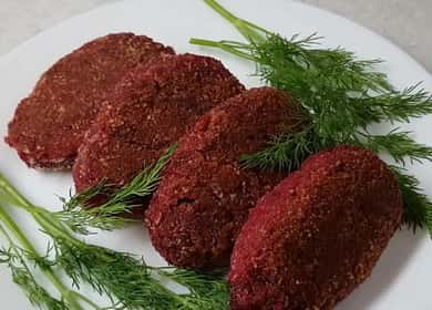 Polpette di barbabietola su una ricetta passo dopo passo con foto