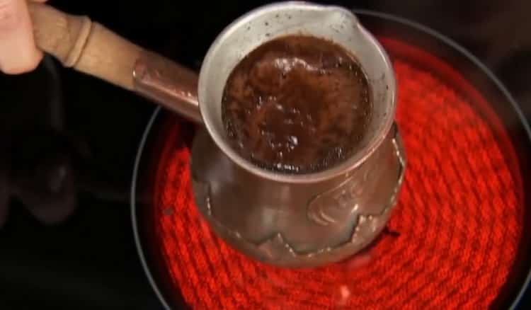 Per preparare il cappuccino a casa, prepara la bevanda correttamente.