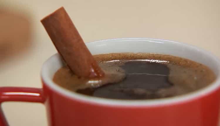 Il delizioso caffè orientale preparato secondo una semplice ricetta è pronto