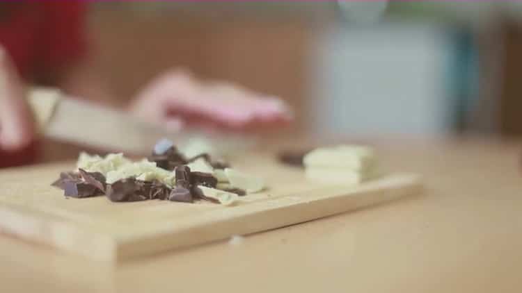 Per preparare il caffè con la cannella, prepara il cioccolato