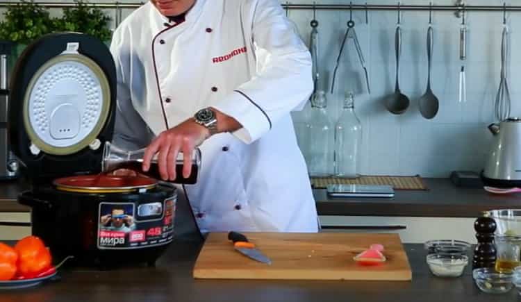 Per preparare un coniglio con patate in una pentola a cottura lenta, aggiungi il vino