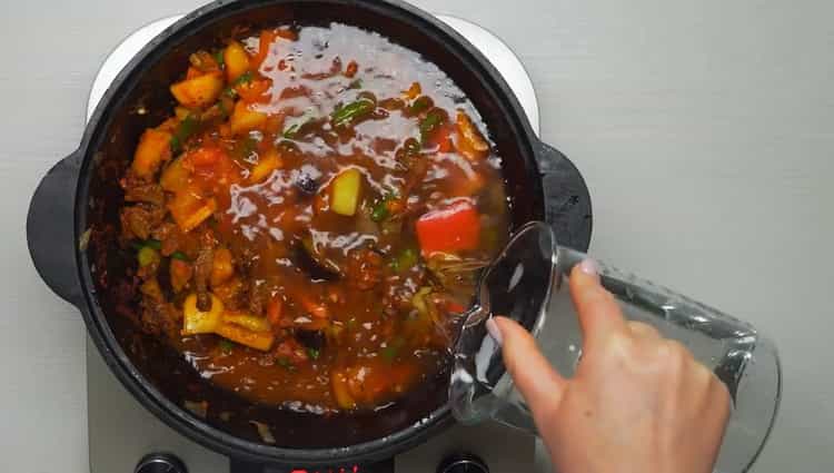 Per preparare il lagman di manzo, prepara gli ingredienti