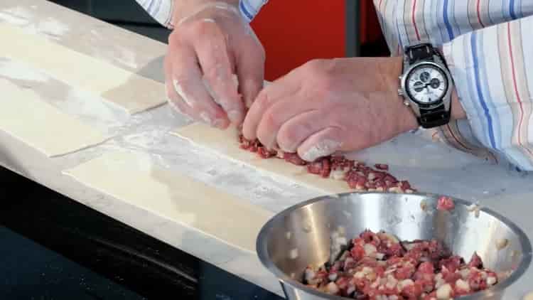 Per preparare i manti pigri, prepara tutti gli ingredienti