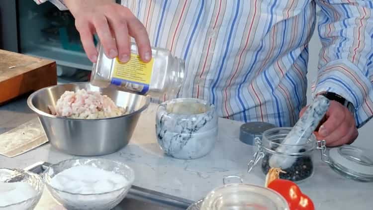 Per cucinare manti pigri, prepara le spezie