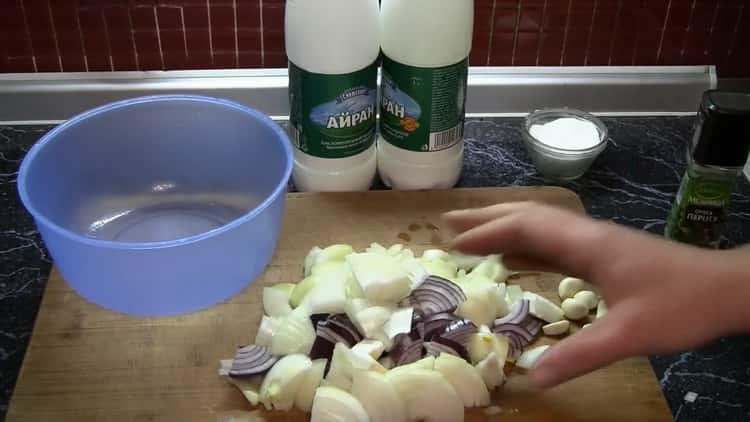 Per preparare la marinata di coniglio nel forno, preparare gli ingredienti