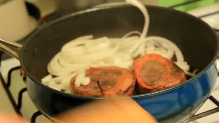 Per preparare medaglioni di manzo, prepara gli ingredienti