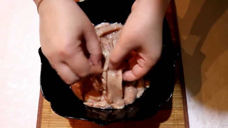 Secondo la ricetta per produrre latte dal pesce salmone. preparare gli ingredienti