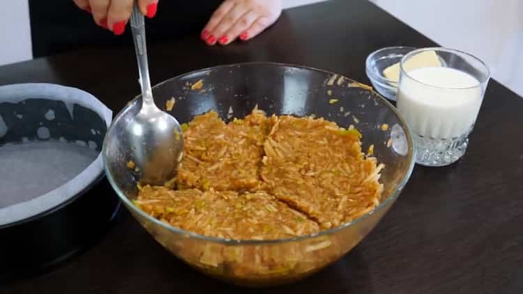 Separare gli ingredienti per fare una torta di mele sfusa