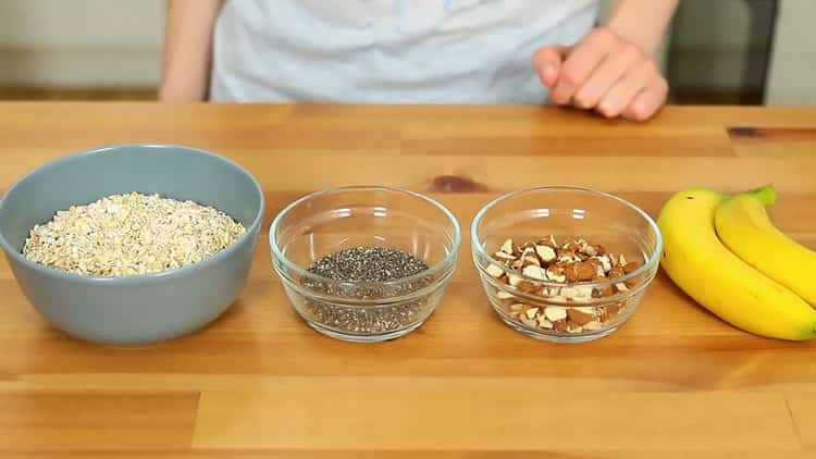 Per preparare biscotti senza biscotti, preparare gli ingredienti