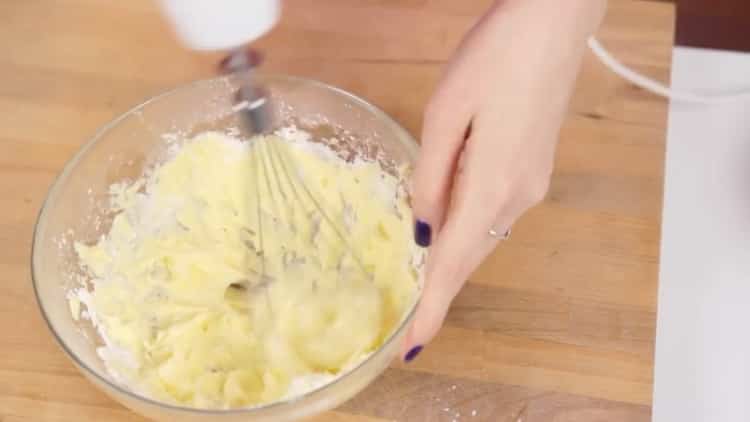 Per preparare i biscotti di Natale, mescola gli ingredienti.