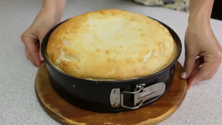 Per preparare una torta aperta con ricotta, preriscaldare il forno