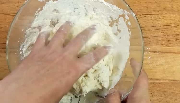 Per preparare gnocchi di luccio, mescola gli ingredienti.