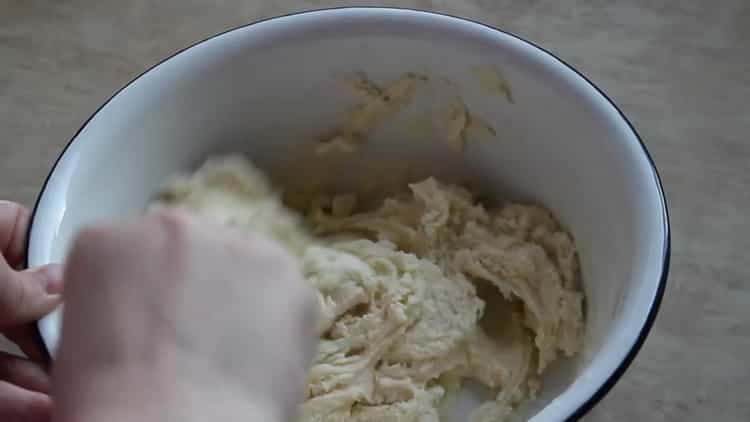 Prepara gli ingredienti per preparare i biscotti con farina di riso