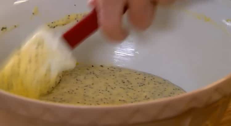 Per preparare i biscotti Madeleine, prepara l'impasto