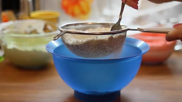 Per preparare i biscotti per la pasta, prepara gli ingredienti