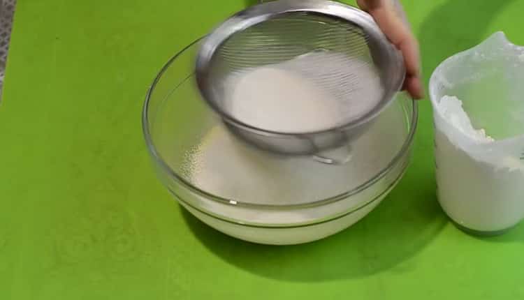 Per preparare i biscotti in una padella, preparare gli ingredienti