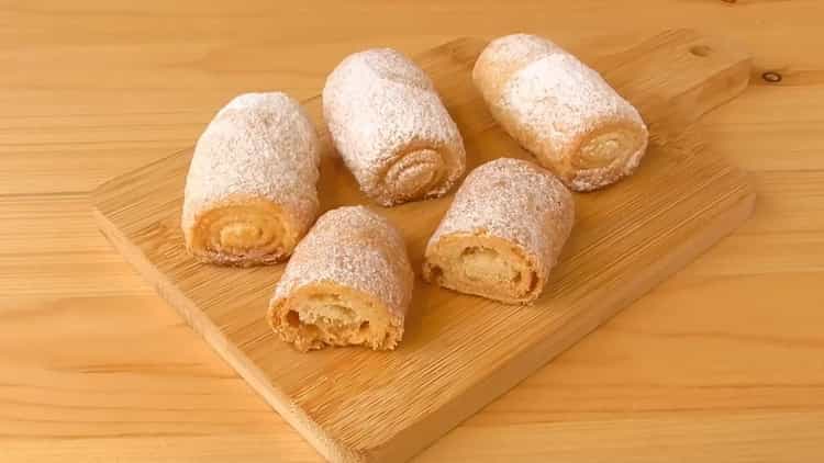 Una semplice ricetta per deliziosi biscotti su panna acida Tubi di zucchero