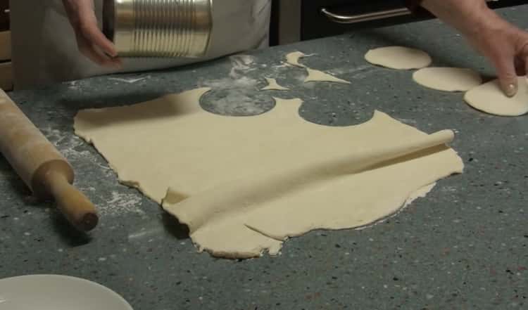 Per i biscotti i baci preparano gli stampi