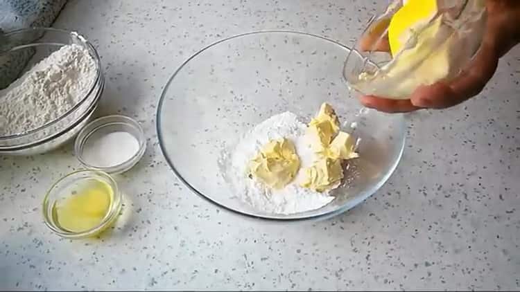 Per la preparazione dei biscotti giubilari, preparare gli ingredienti