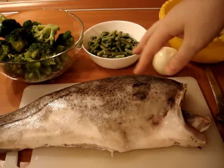 Per preparare l'eglefino, prepara gli ingredienti.