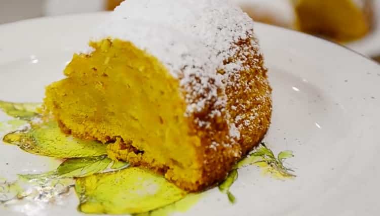 Una deliziosa torta di zucca preparata secondo una ricetta passo-passo è pronta.