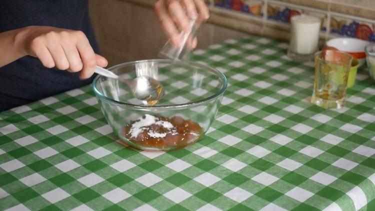 Cucinare la torta di kefir con marmellata