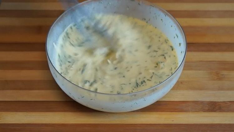 Per preparare una torta di funghi nel forno, preparare un ripieno