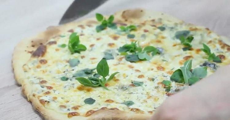 Come imparare a cucinare una deliziosa pizza ai 4 formaggi