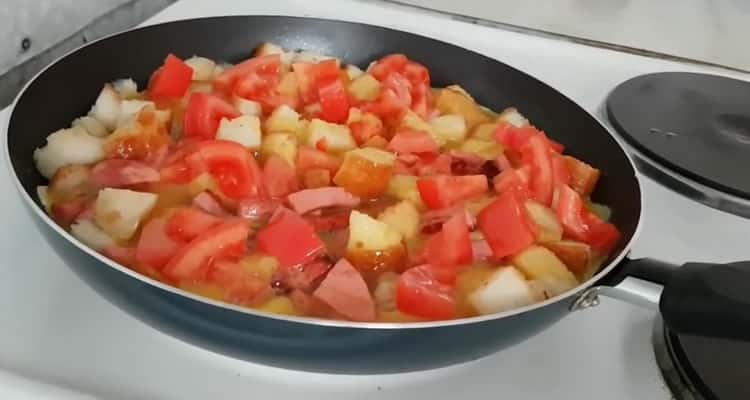 Per fare la pizza senza impasto, mescola il ripieno