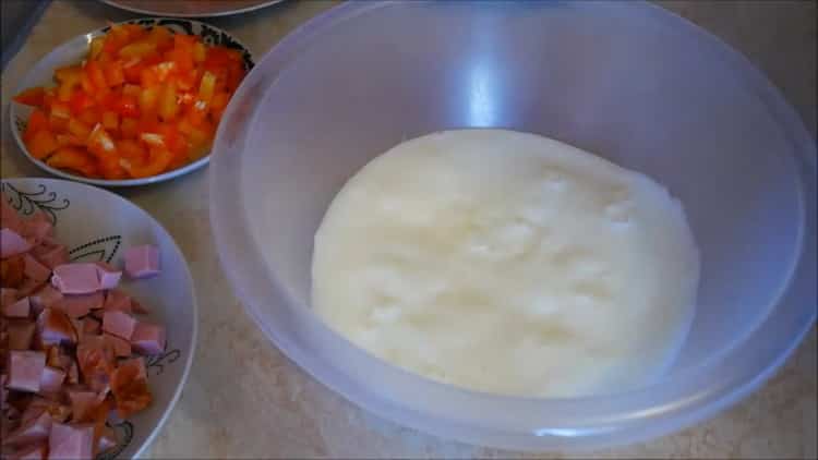 Per preparare la pizza sulla pastella, prepara il kefir