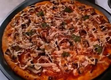 Pizza con funghi e formaggio: una ricetta passo passo con foto