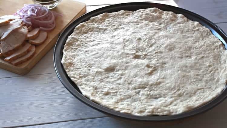 Per preparare una pizza con pollo, prepara un modulo