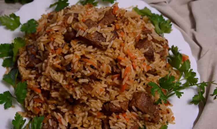 handa ang lamb pilaf sa isang kaldero