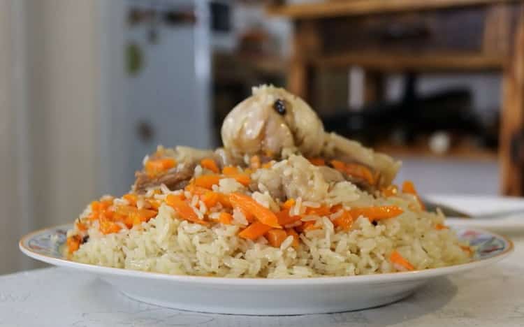 Pilaf di maiale in padella secondo una ricetta graduale con foto