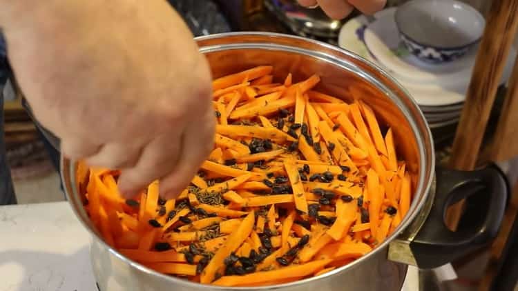 Per fare il pilaf di maiale in una padella aggiungere markov