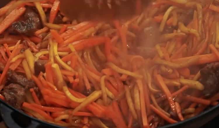 Per preparare il pilaf sul fuoco in un calderone, prepara le verdure