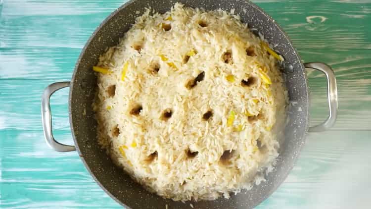 Upang magluto ng pilaf, magdagdag ng tubig