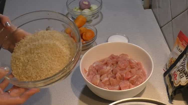 Per preparare il pilaf con pollo in un calderone, preparare gli ingredienti