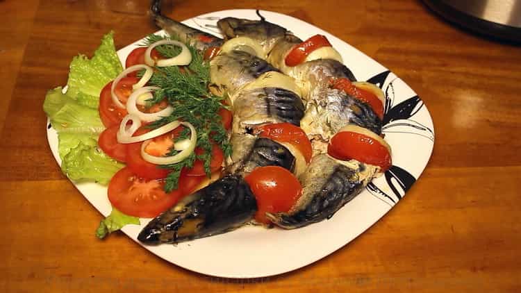 il pesce nel fornello lento è pronto