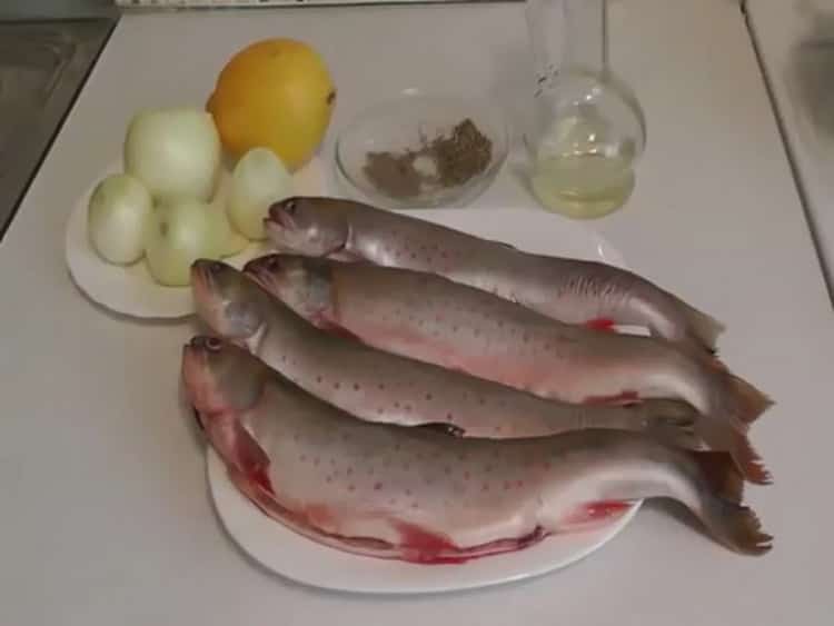 Per cucinare il salmerino di pesce. preparare gli ingredienti