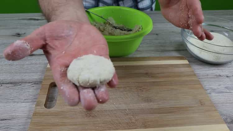 Per preparare le torte di baccalà secondo una semplice ricetta, preparare un'impanatura