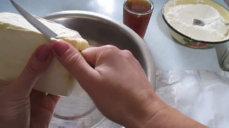 Per preparare la pasta sfoglia, preparare gli ingredienti