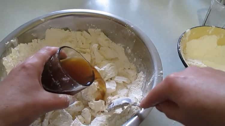 Per fare la pasta sfoglia. aggiungi la birra