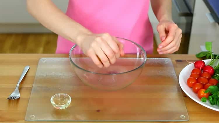 Per preparare uno skate salmone nel forno, versare il succo in un piatto