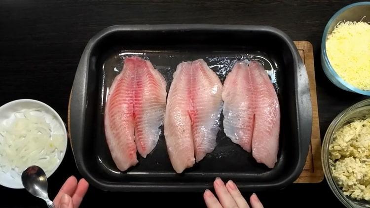 Per preparare la tilapia in forno, prepara una teglia