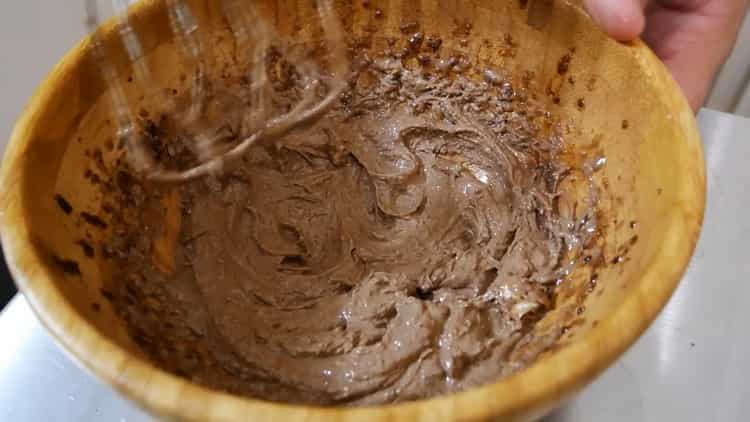 Per preparare una torta senza cottura con biscotti e ricotta, preparare gli ingredienti