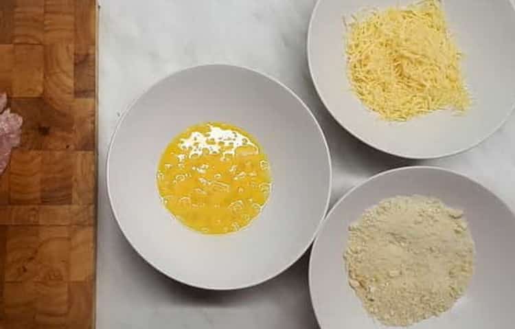 Per cucinare un filetto di coniglio secondo la ricetta, devi preparare un'impanatura